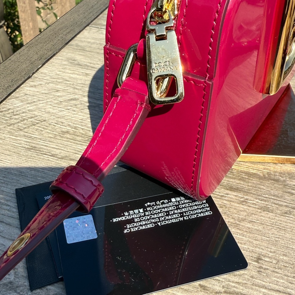 NWT! Dolce & Gabbana Fuchsia Crossbody Bag with Gold Accents - Picture 5 of 13